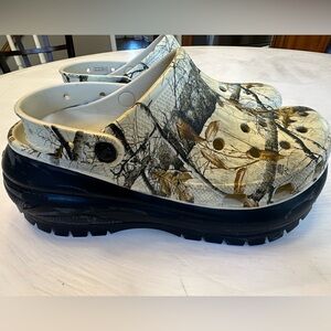 Real Tree Camouflage Mega Crush Crocs 😎
